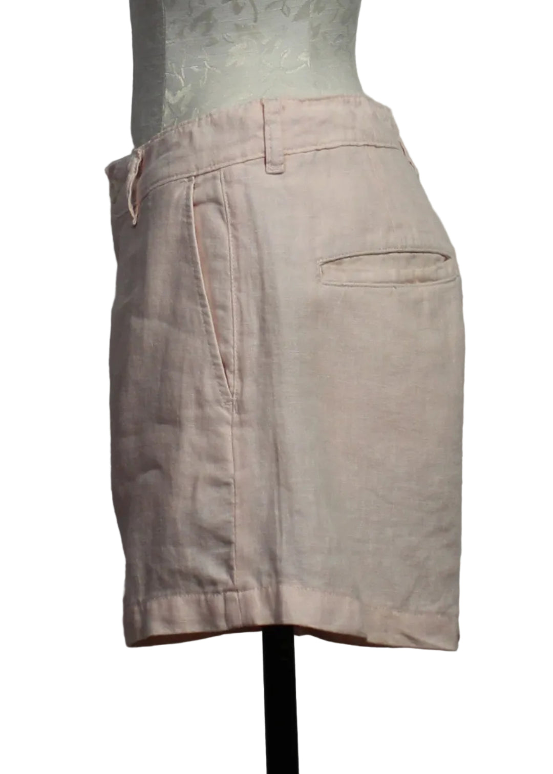 side view of Ballet colored Taylor Relaxed High Rise 3.5" Short by DL1961