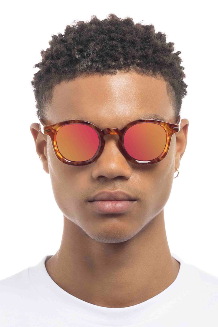 front view of male model wearing the Light Vintage Tortoise with Red mirror lenses Hoodwinked Limited Edition Sunglasses by Le Specs