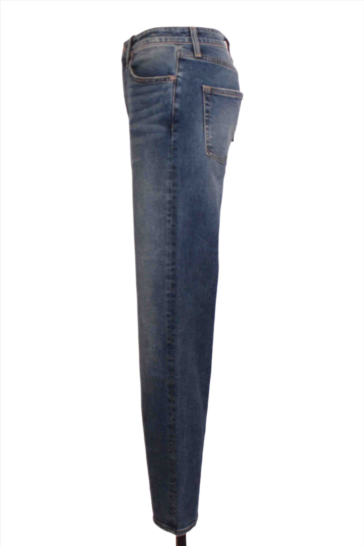 Side view of Dru Mom Straight Jean by NOEND Denim