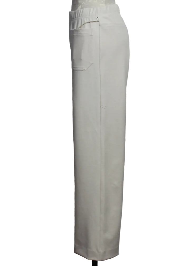 Side view of The Celia Cropped Pants by Fifteen Twenty