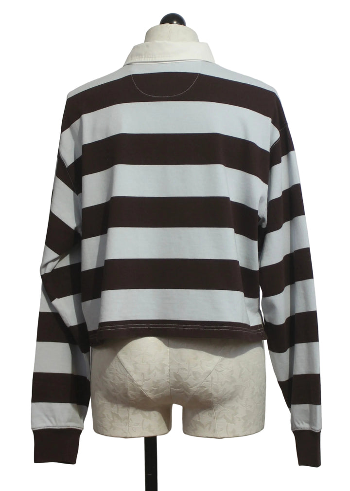 back view of The Cropped Rugby Polo by Good American in the Expresso Skyblock 
