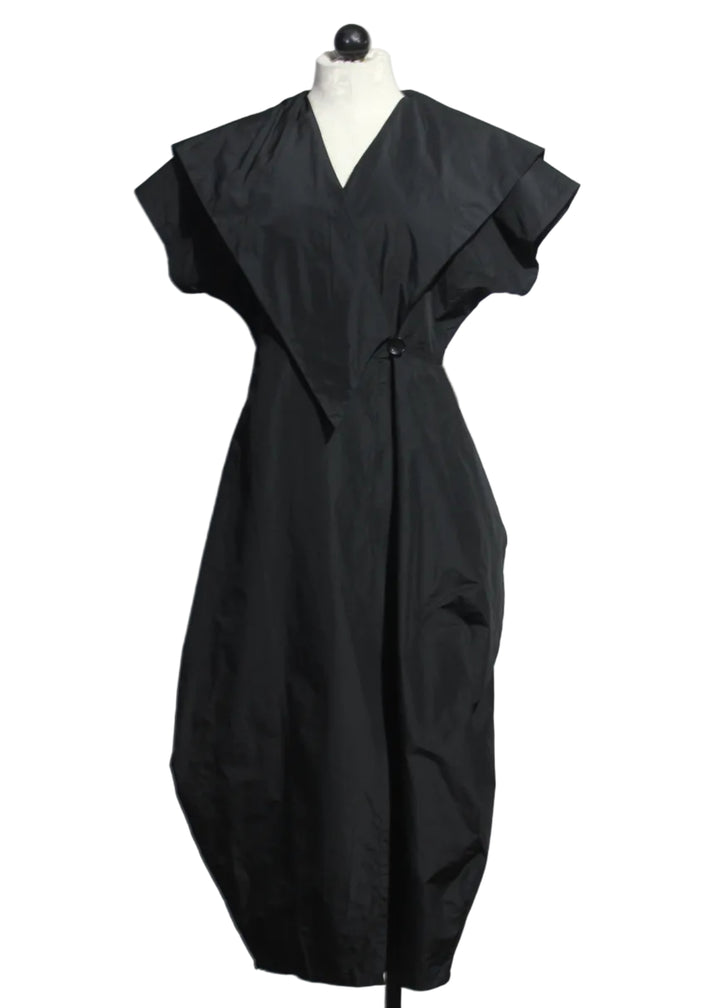 Preto colored Alda Sleeveless Dracket by Kozan 