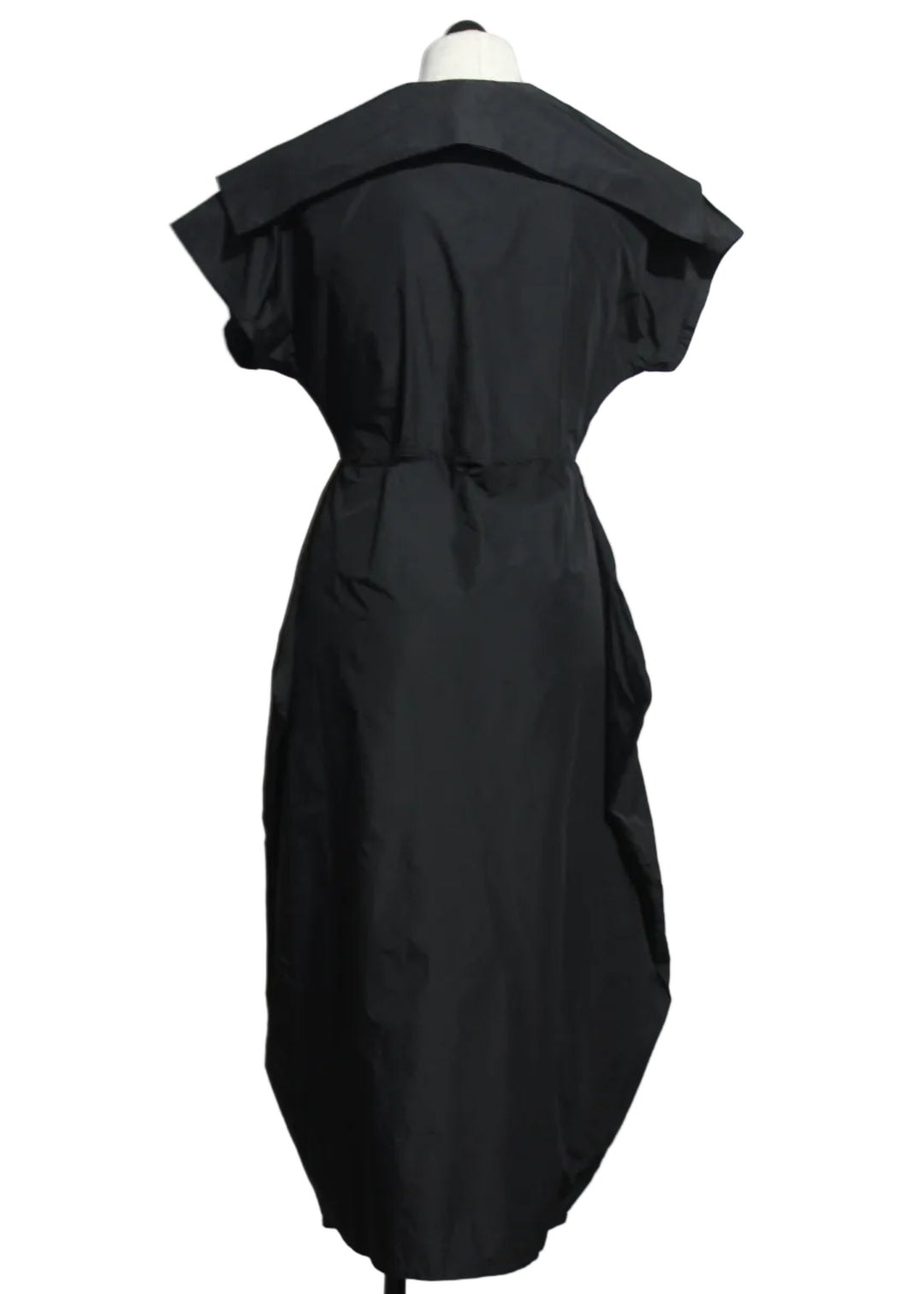 back view of Preto colored Alda Sleeveless Dracket by Kozan 