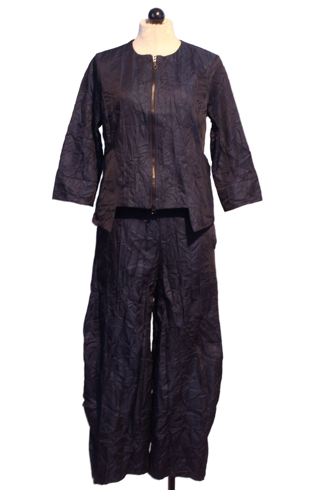 Alvin Pant by Kozan in a Crushed Dark Navy paired with the matching Arturo Jacket by Kozan