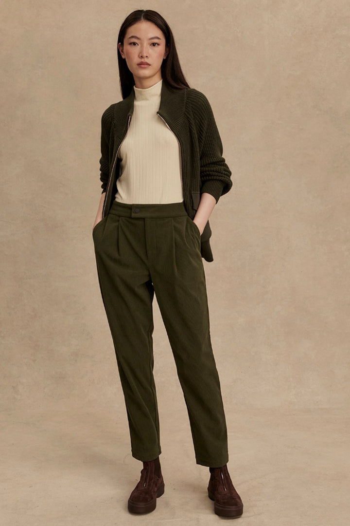 Full Size photo of model wearing the Nell Reg Tapered Leg 27" Pant  by Varley in Forest Night 