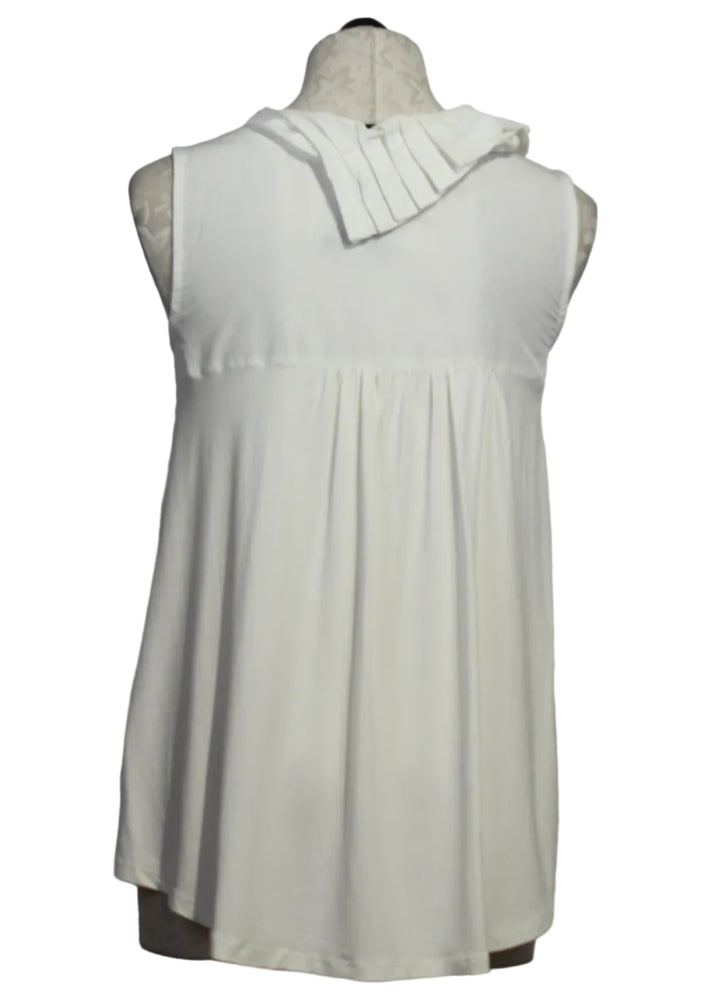 back view of Branco colored Amber Top by Kozan is a sleeveless tunic with a pleated neck