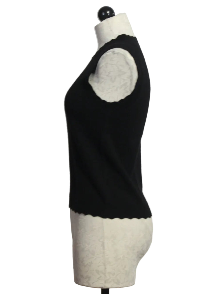 side view of Cashmere Black Lou Shell by Cartolina 