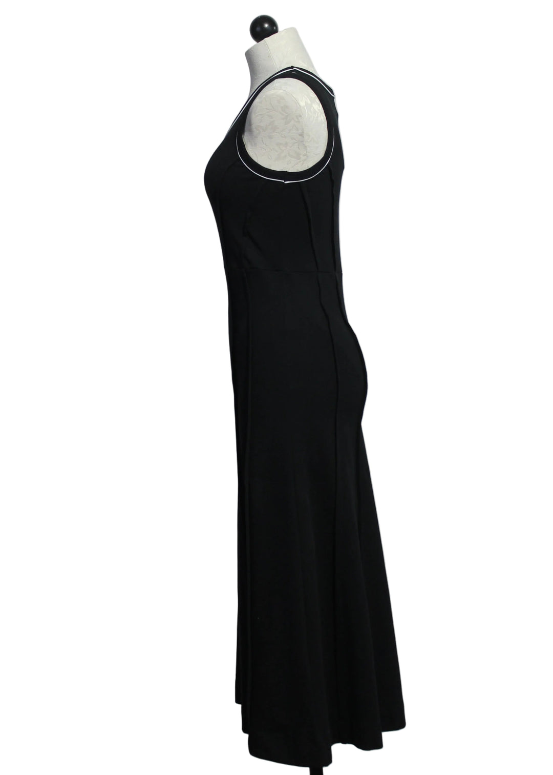 side view of the Black Uxue GOTS Dress by SKFK
