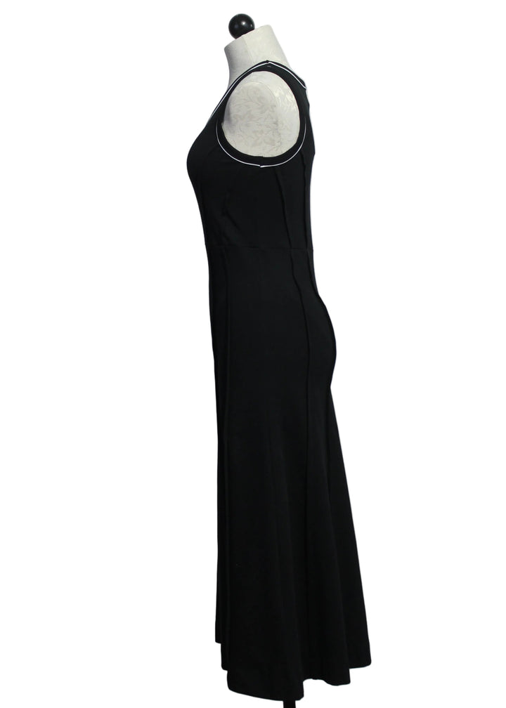 side view of the Black Uxue GOTS Dress by SKFK