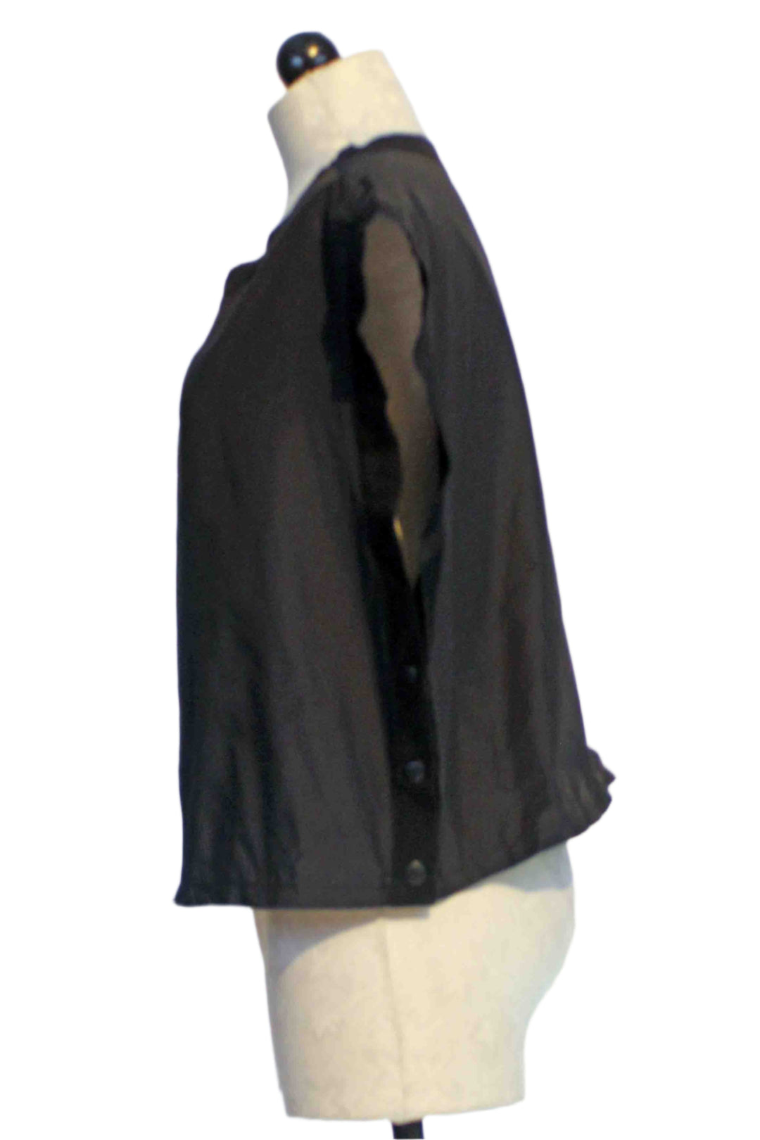 side view of Preto Simon Top by Kozan