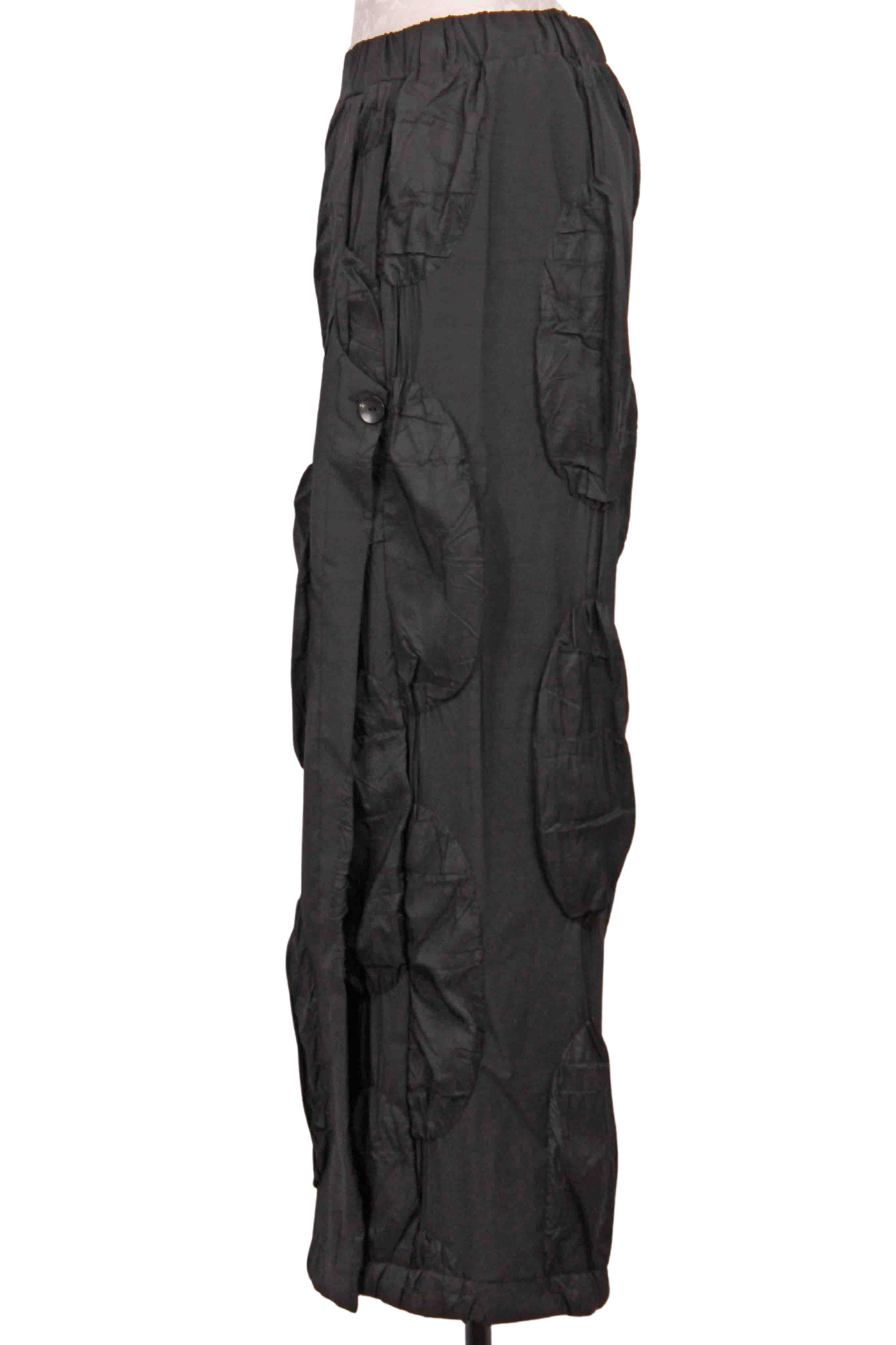side view of Samara Puffy Disc Pant by Kozan 